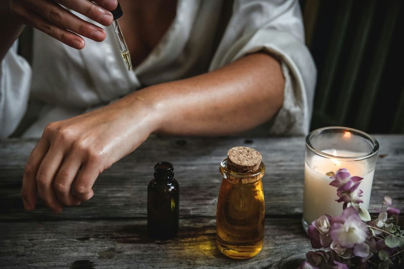 AROMATIC ALCHEMY: UNLOCKING THE EMOTIONAL BENEFITS OF FRAGRANCE